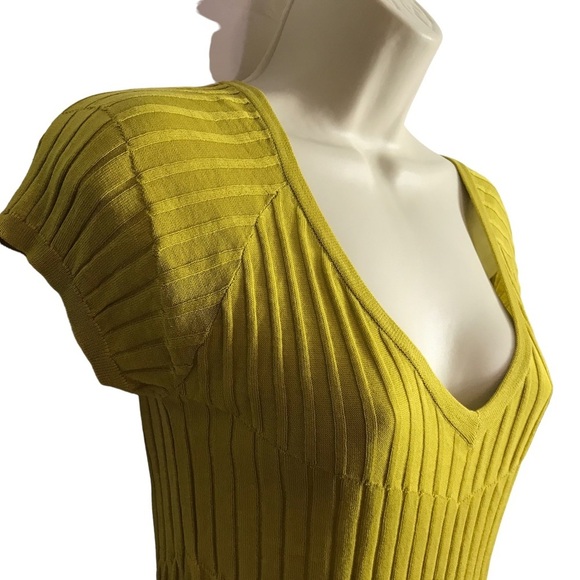Benetton Small Silk Cotton Chartreuse V-neck Ribbed Sweater Minimalist NEW - Picture 2 of 10